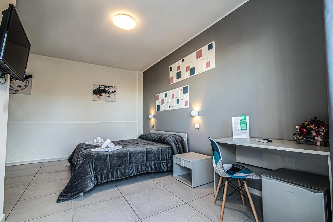 Piano Monaco Hotel Carini 2*,